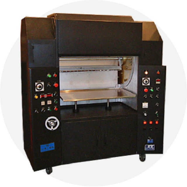 不二商会のバウムクーヘンオーブンの特徴は、特許を取得した「上下シャッター機構」