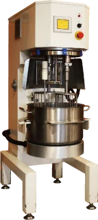 仕込みは数字化・マニュアル化 バウムクーヘン専用ミキサー